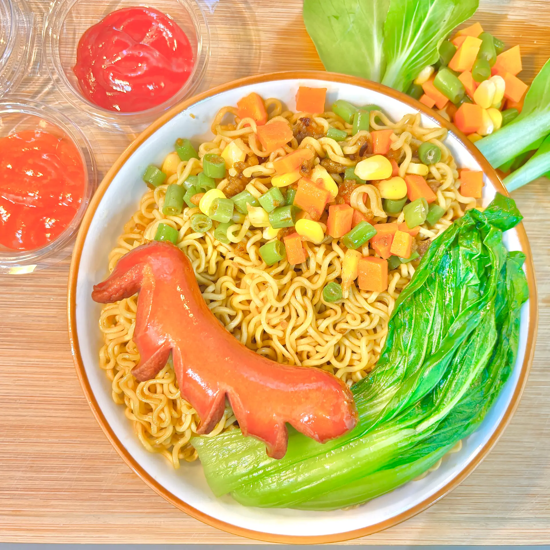 Hình ảnh Mì trộn xúc xích
