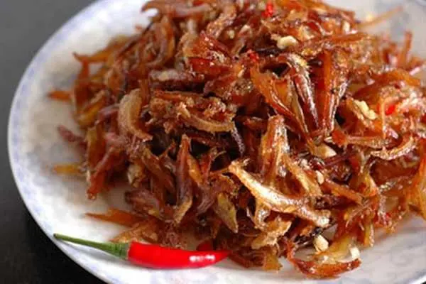 Hình ảnh Cơm -cá cơm khô  rim mắm tỏi+canh