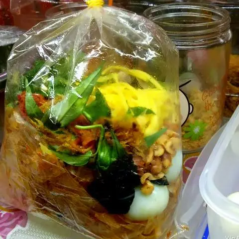 Hình ảnh Bánh tráng trộn truyền thống - cay