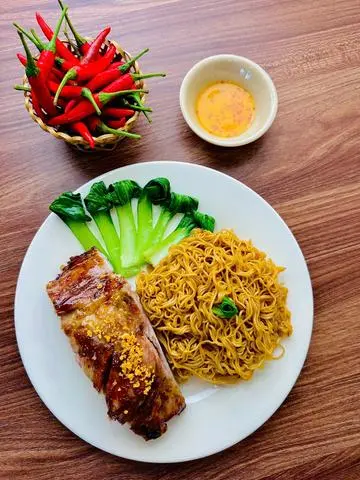 Hình ảnh Mì Trộn Sườn Que Nướng