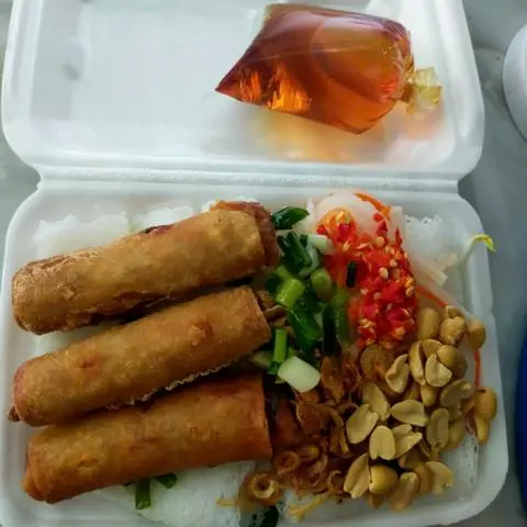 Hình ảnh Bánh Hỏi Chả Giò 
