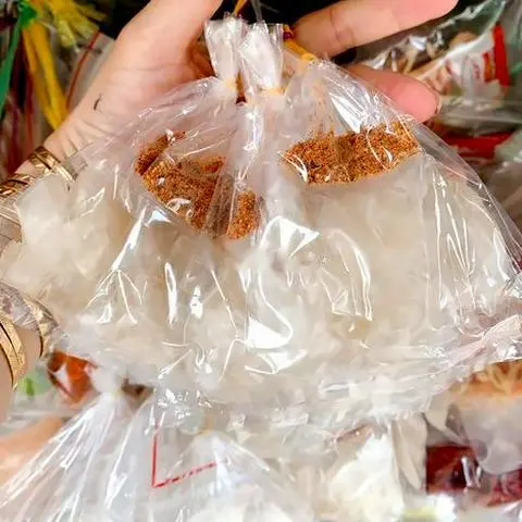 Hình ảnh Bánh tráng phơi sương muối gánh - sâu 10b