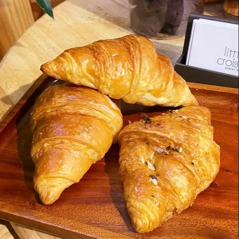 Hình ảnh Combo Croissant Phô Mai & Croissant Trứng Muối & Croissant Bơ Tỏi