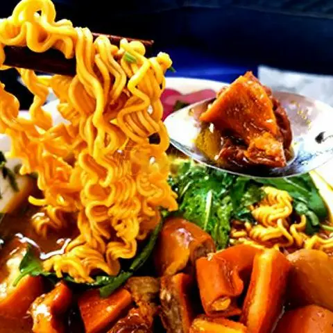 Hình ảnh Phá lấu mì gói