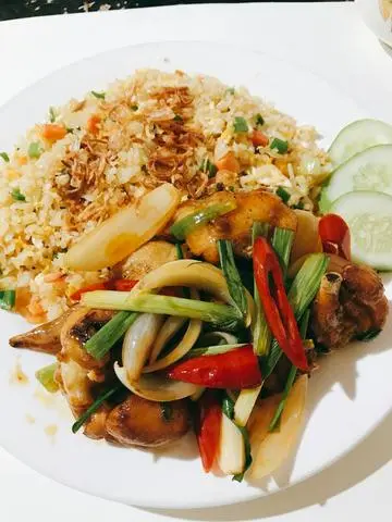 Hình ảnh Cơm cánh gà nước mắm