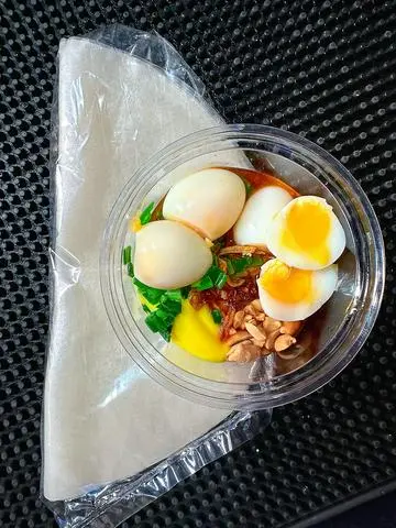 Hình ảnh Bánh Tráng Phơi Sương Chấm Sốt Trứng Lòng Đào