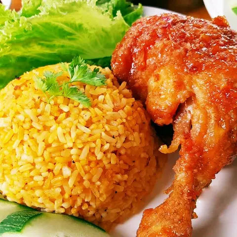 Hình ảnh Cơm Gà Cay Ngọt (đùi tỏi)