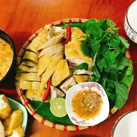 Hình ảnh Gà ủ muối nguyên con chặt sẵn