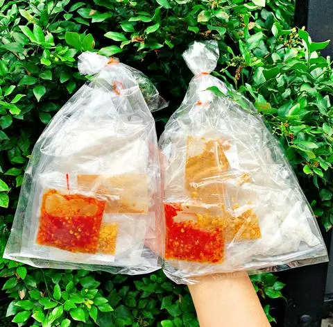 Hình ảnh Dầu tỏi ớt rim