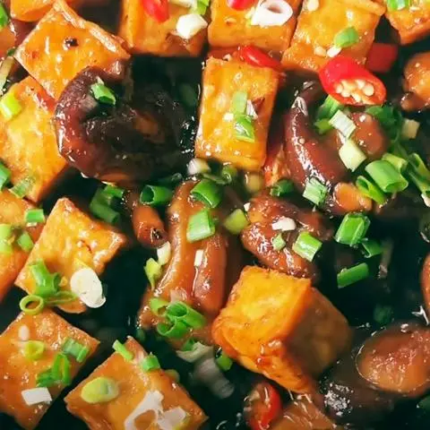 Hình ảnh CƠM ĐẬU HỦ KHO NẤM ĐÔNG CÔ