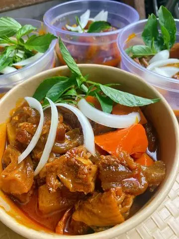 Hình ảnh Bò kho + bánh mì 
