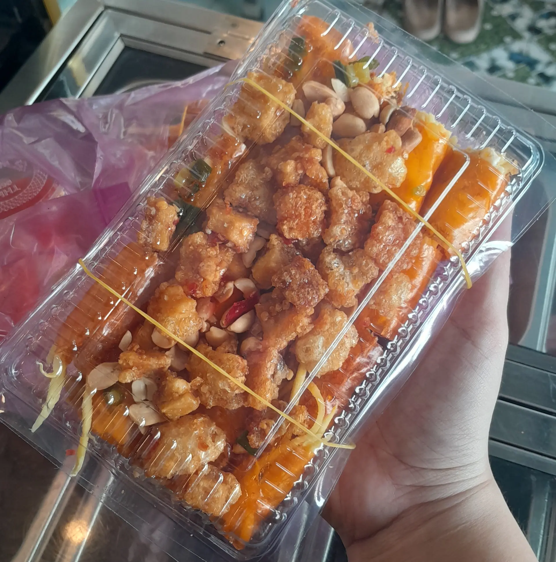 Hình ảnh Bánh Tráng Cuốn Sốt Bơ x Tóp Mỡ