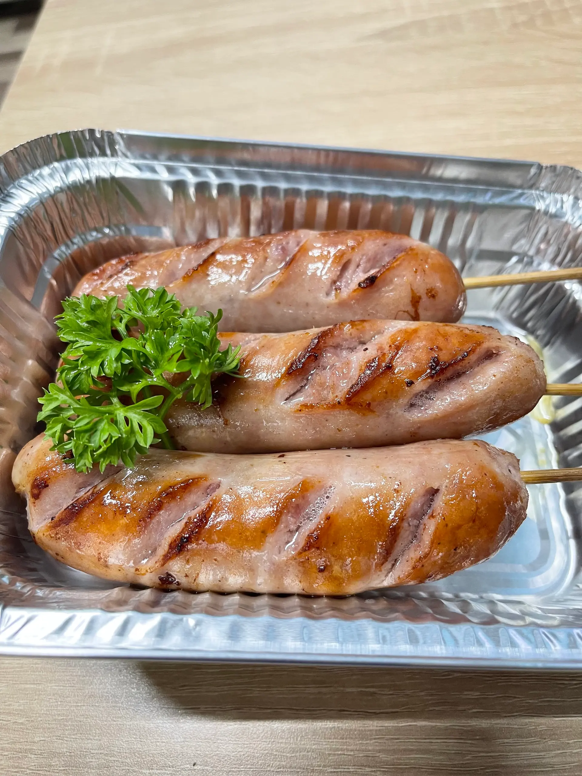 Hình ảnh 3 Cây Xúc Xích Tươi Nướng