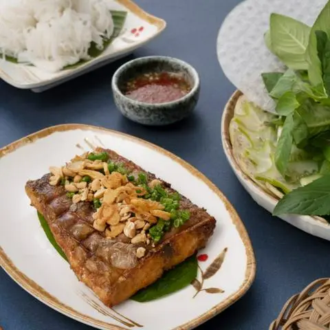 Hình ảnh Cá Lau Quay Da Giòn & Bánh Tráng Rau Rừng