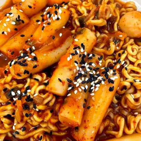 Hình ảnh Bánh gạo mì Hàn Quốc