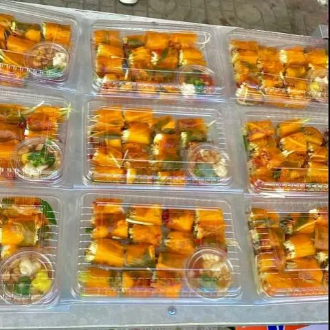 Hình ảnh Bánh Tráng Cuốn chấm sốt me