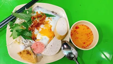 Hình ảnh Bánh cuốn trứng lòng đào