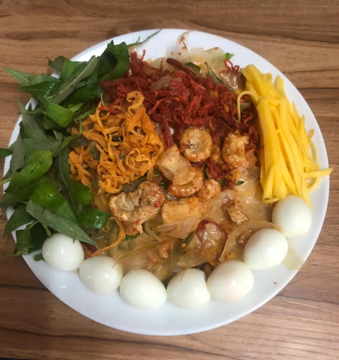 Hình ảnh Bánh tráng trộn tóp mỡ khô bò gà trứng cút