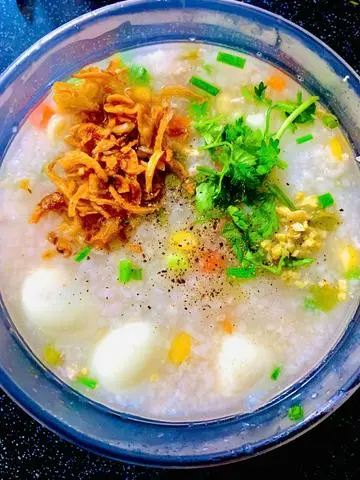 Hình ảnh Cháo rau củ + 5  trứng cút thịt bằm ( hộp size lớn)