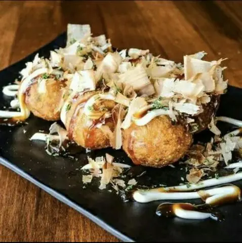 Hình ảnh Takoyaki nhân bạch tuộc - 8 viên mix takoyaki nhân phô mai - 8 viên - 2 coca