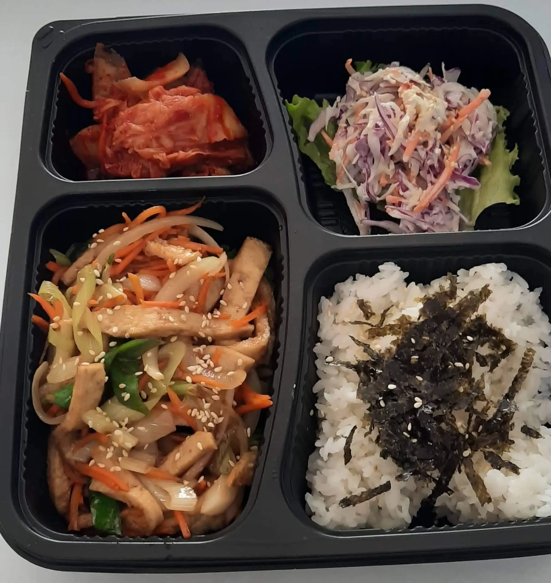 Hình ảnh Cơm Bento Chả Cá HQ Xào Rau Củ 