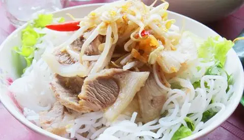 Hình ảnh Bún Trộn Tai Heo