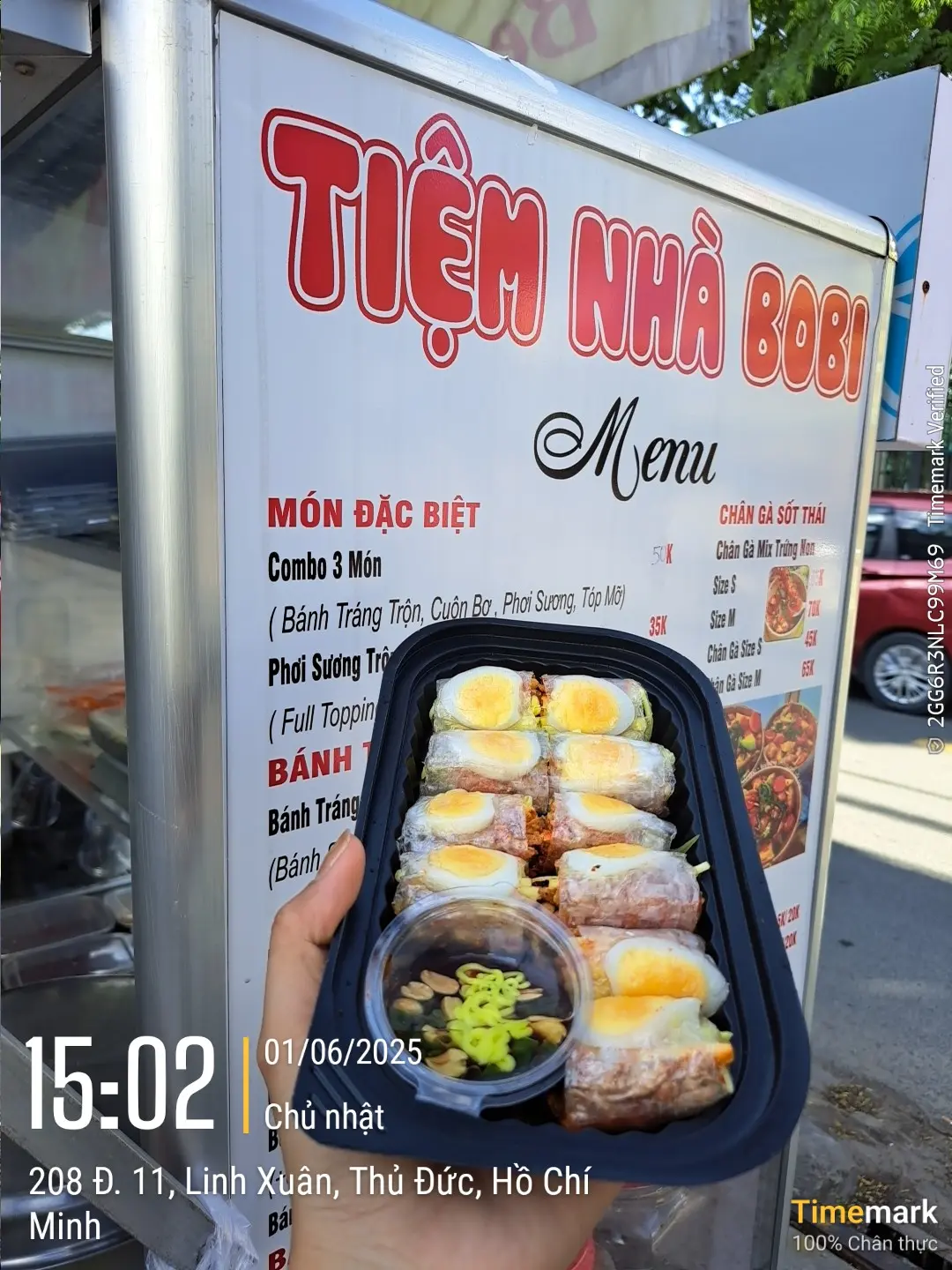 Hình ảnh bánh tráng trắng cuộn chấm sốt bò me