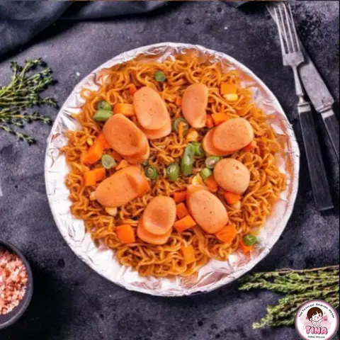 Hình ảnh MỲ TRỘN XÚC XÍCH RAU CỦ