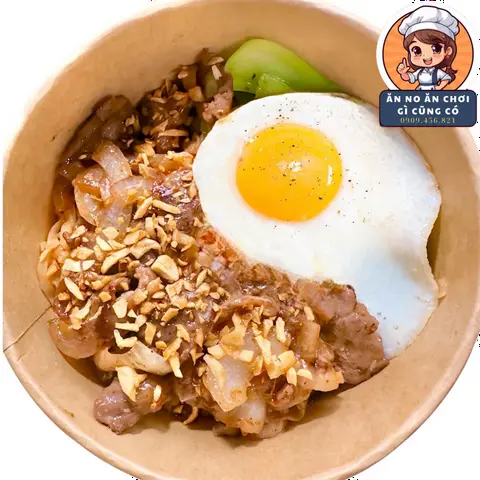 Hình ảnh Mì Trộn Bò Xào + Củ Hành + Trứng Ốp La