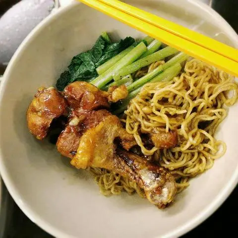 Hình ảnh Mì xào gà chiên