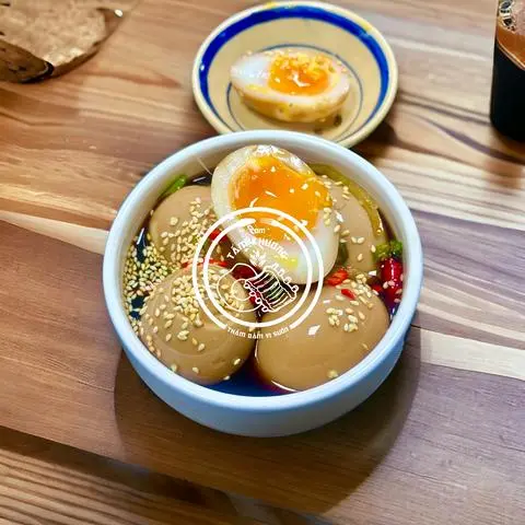 Hình ảnh 1 trứng lòng đào ngâm tương