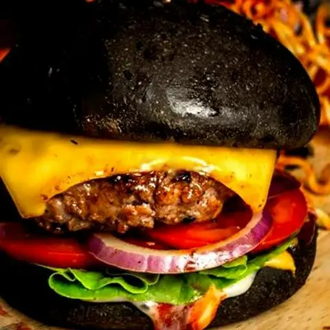 Hình ảnh Burger Bò Phô Mai Than Tre