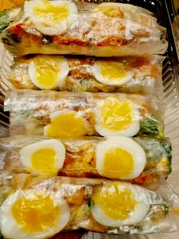 Hình ảnh 6 Bánh Tráng Cuốn Tóp Mỡ + Trứng Lòng Đào ( KHÔNG SỐT CHẤM )