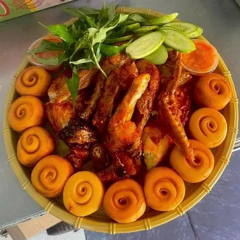 Hình ảnh combo gà 8 bánh bao