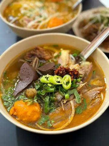 Hình ảnh Tô bún yêu thương nhiều hơn