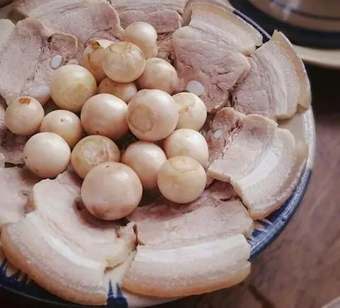 Hình ảnh cơm thịt luột cà pháo mắm nêm