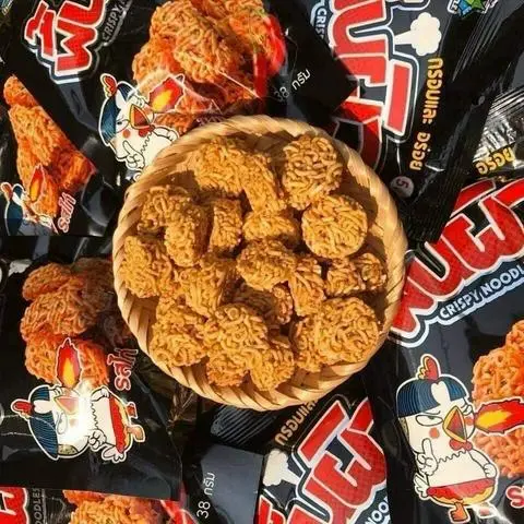 Hình ảnh 1 Bịch Snack Mì Gà Viên Thái Lan(12 gói)