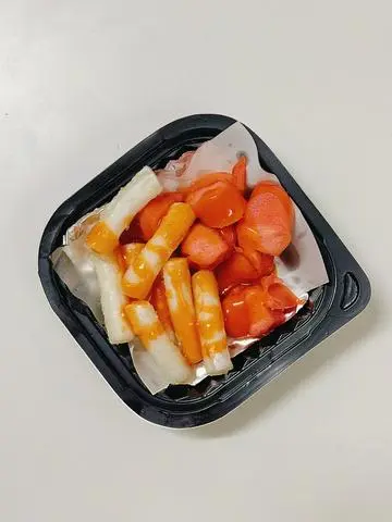 Hình ảnh Xúc xích tokbokki sốt Hàn