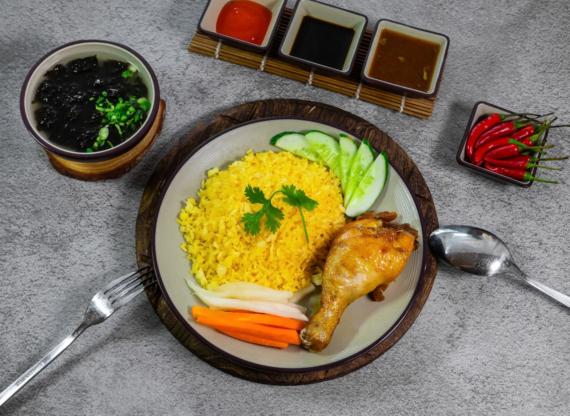 Hình ảnh Cơm đùi gà tỏi