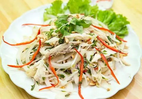 Hình ảnh Gỏi Gà 1/2 con ( Gà Hội An truyền thống)