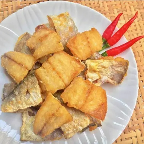 Hình ảnh Cơm cá khô chiên giòn