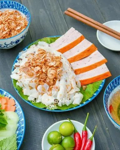 Hình ảnh Bánh cuốn chả quế truyền thống