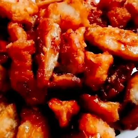 Hình ảnh Sụn Gà Chiên Giòn Sốt Cay