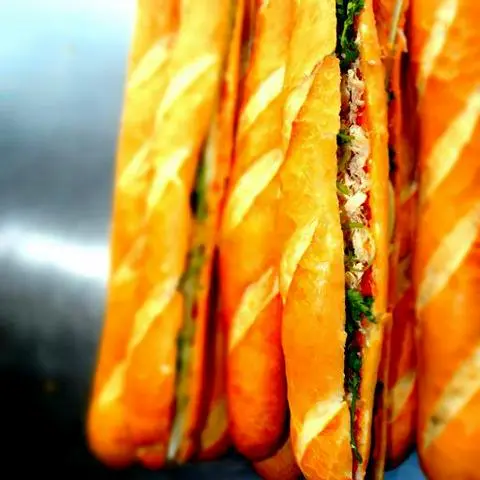 Hình ảnh Bánh Mì Que Sườn Nướng - Xúc Xích
