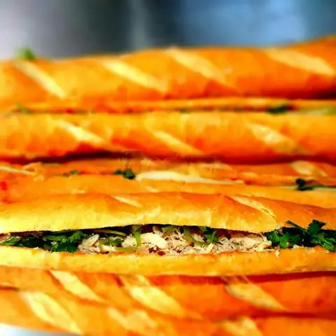 Hình ảnh Bánh Mì Que Gà - Xúc Xích