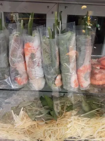 Hình ảnh combo10 cuốn ( Tôm  + thịt )