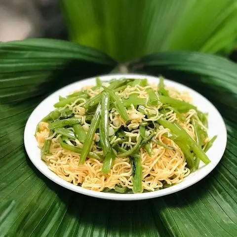 Hình ảnh mì xào rau muống