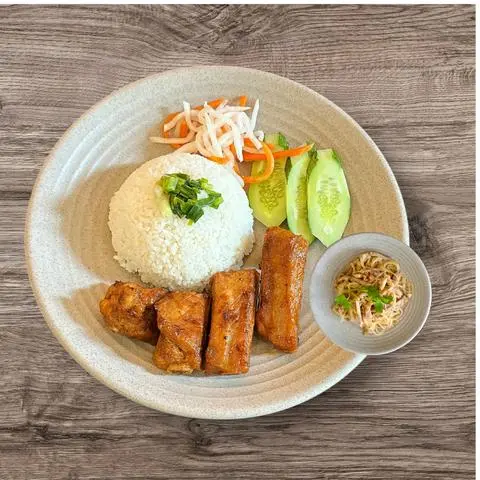 Hình ảnh Cơm tấm sườn non nướng bì