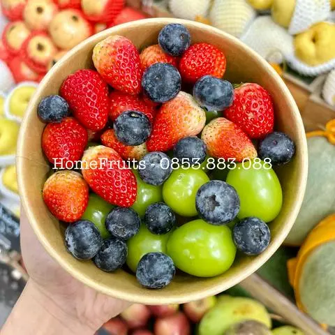 Hình ảnh Hộp Mix Dâu tây, Nho, Việt Quất