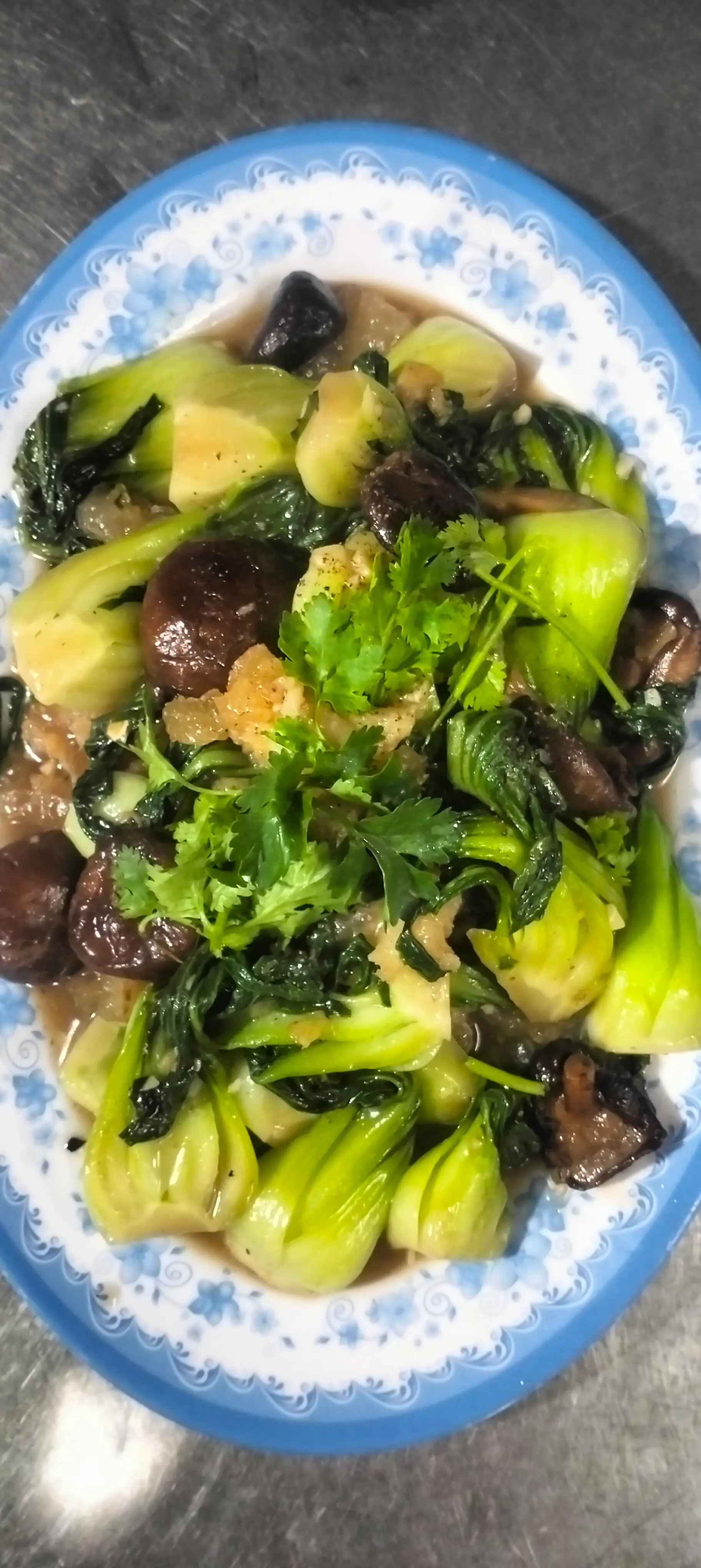Hình ảnh Gân bò xào đông cô cải thìa 